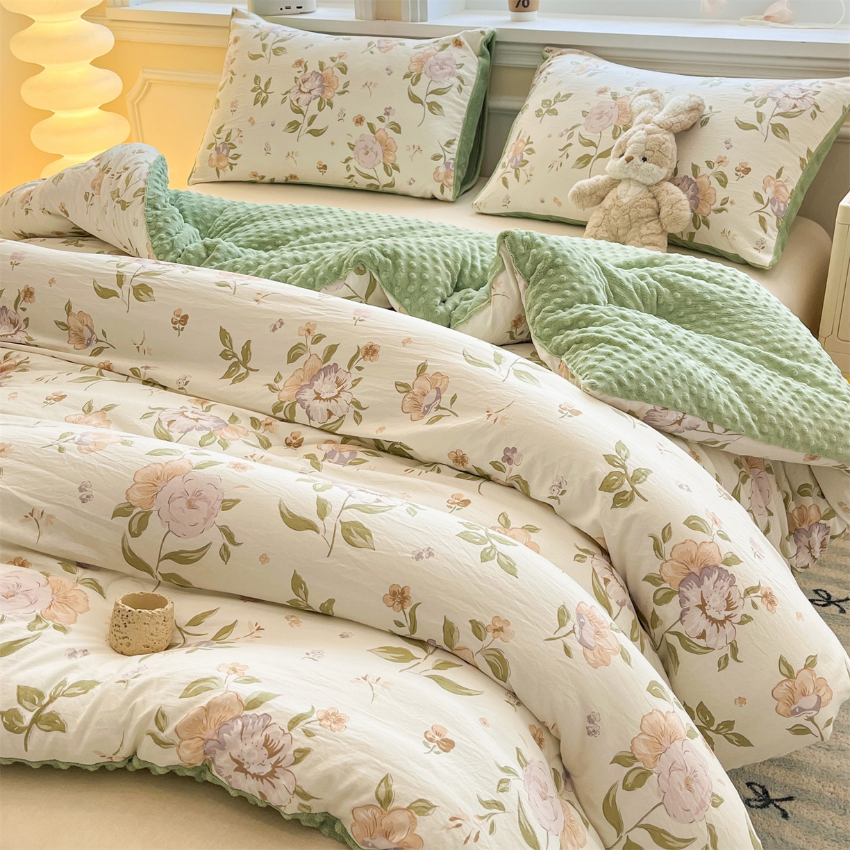 91家纺网 家纺一手货源 找家纺 盛秋家纺 2025新款A类水洗棉水晶绒豆豆被被子被芯 铃兰+橄榄绿