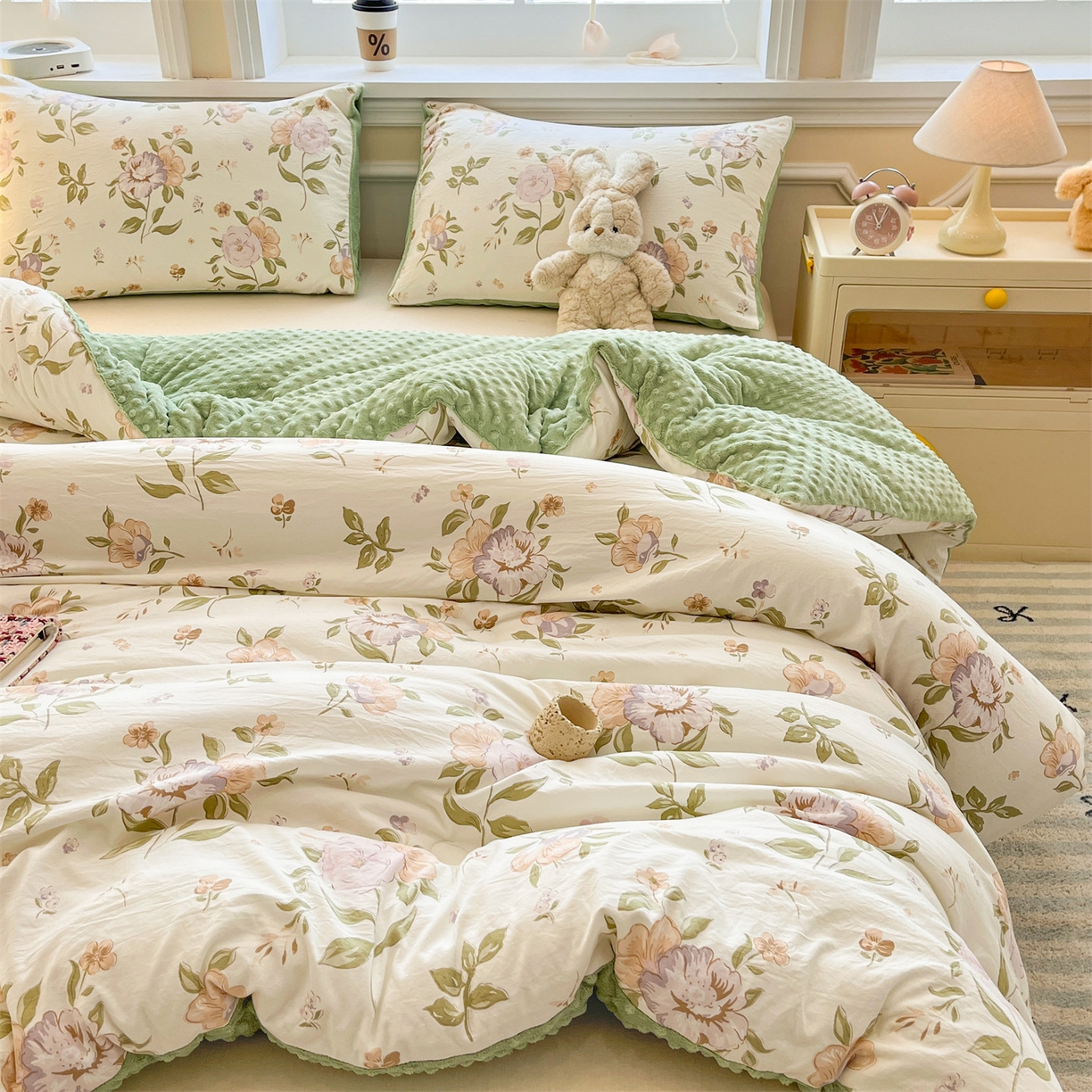 91家纺网 家纺一手货源 找家纺 盛秋家纺 2025新款A类水洗棉水晶绒豆豆被被子被芯 铃兰+橄榄绿