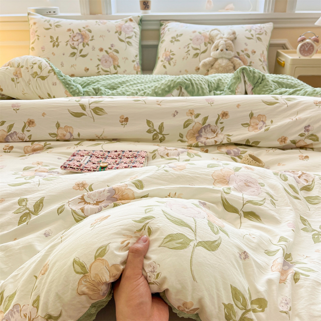 91家纺网 家纺一手货源 找家纺 盛秋家纺 2025新款A类水洗棉水晶绒豆豆被被子被芯 铃兰+橄榄绿