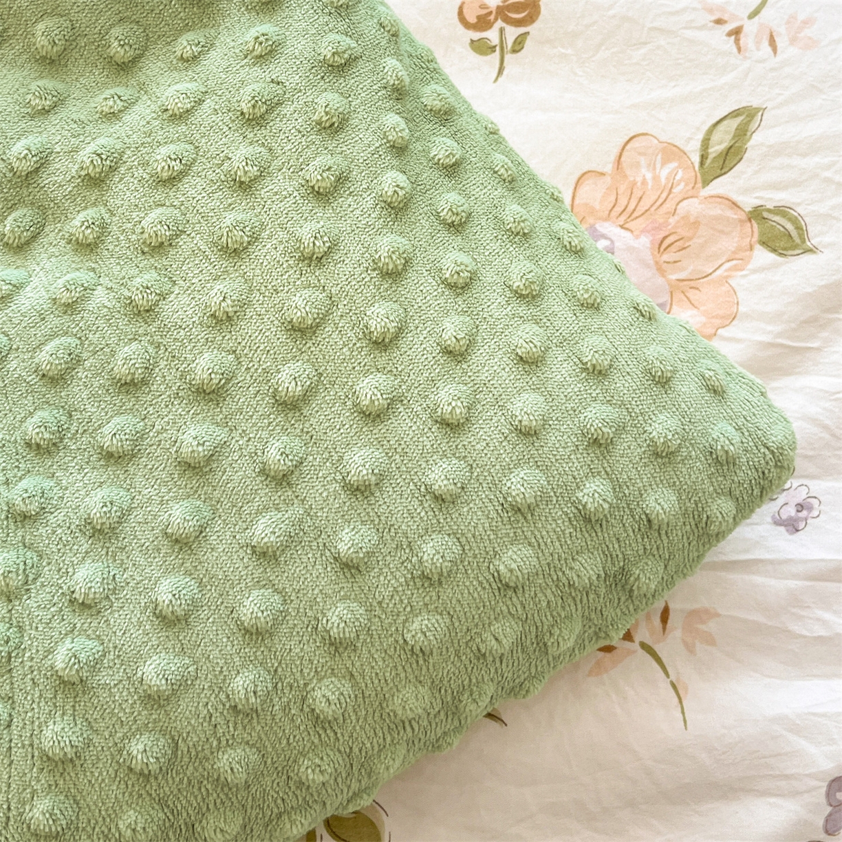 91家纺网 家纺一手货源 找家纺 盛秋家纺 2025新款A类水洗棉水晶绒豆豆被被子被芯 铃兰+橄榄绿