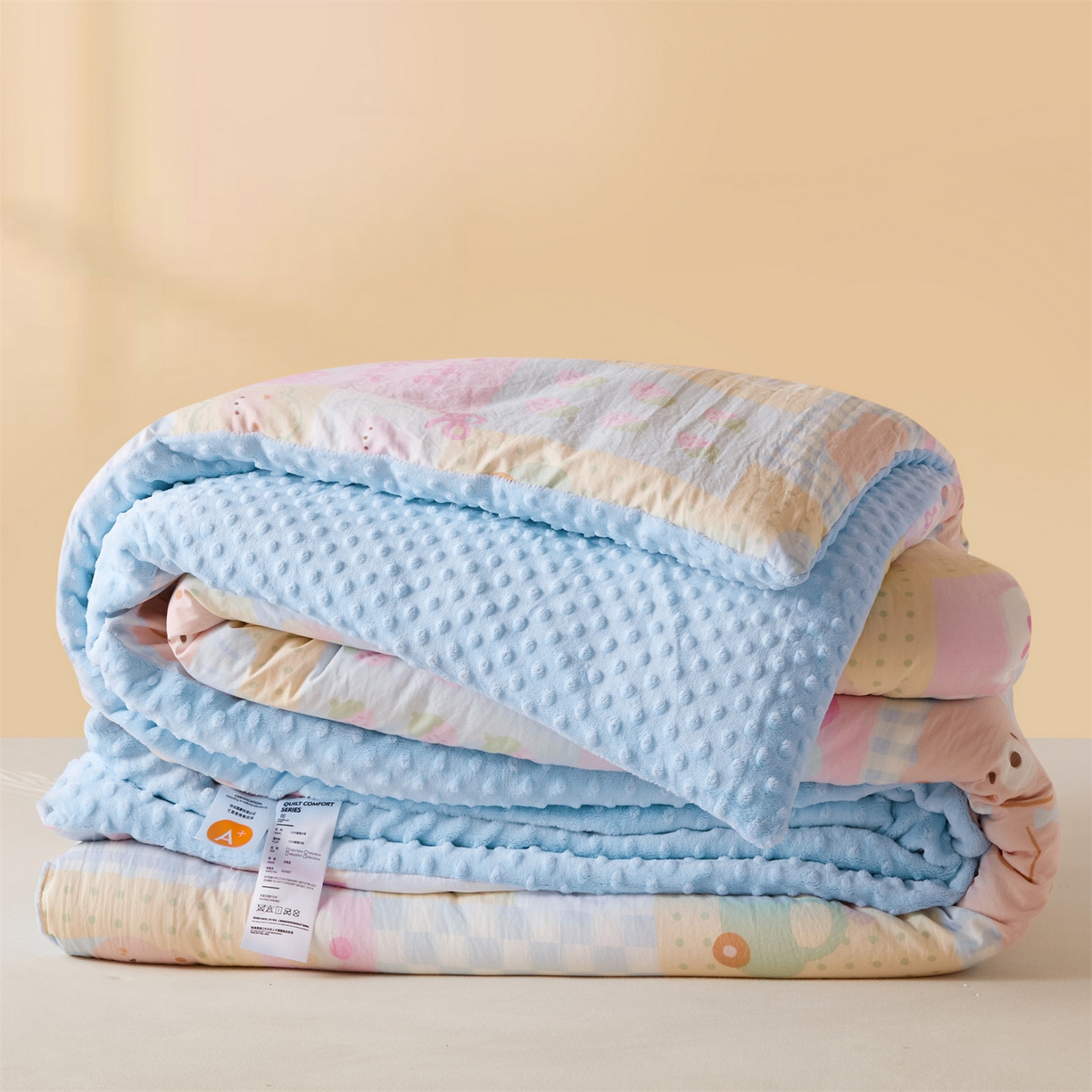 91家纺网 家纺一手货源 找家纺 盛秋家纺 2025新款A类水洗棉水晶绒豆豆被被子被芯 萌宠乐园+水蓝