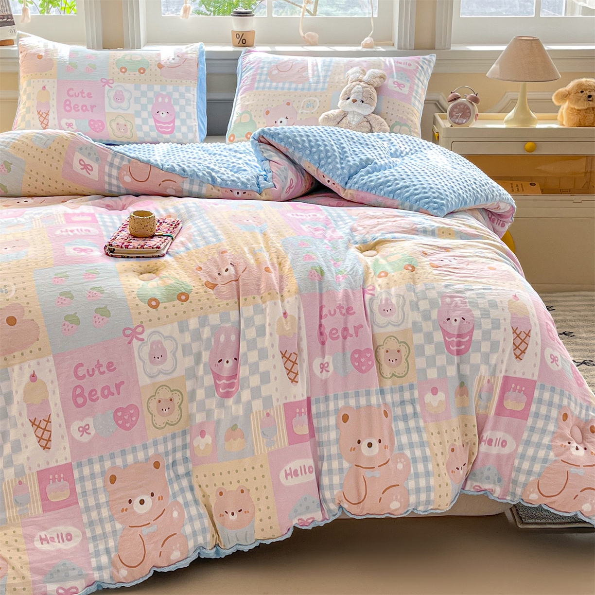 91家纺网 家纺一手货源 找家纺 盛秋家纺 2025新款A类水洗棉水晶绒豆豆被被子被芯 萌宠乐园+水蓝