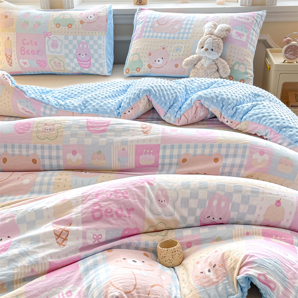 91家纺网 家纺一手货源 找家纺 盛秋家纺 2025新款A类水洗棉水晶绒豆豆被被子被芯 萌宠乐园+水蓝