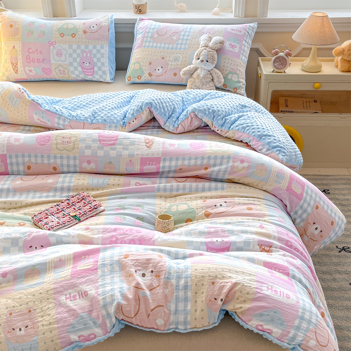 91家纺网 家纺一手货源 找家纺 盛秋家纺 2025新款A类水洗棉水晶绒豆豆被被子被芯 萌宠乐园+水蓝