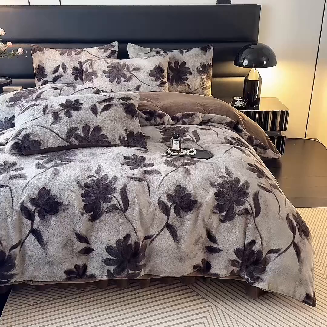 91家纺网 家纺一手货源 找家纺 （总）金盛皇朝家纺 2025新款加厚高克重兔毛牛奶绒美拉德色系床盖单件三件套四件套