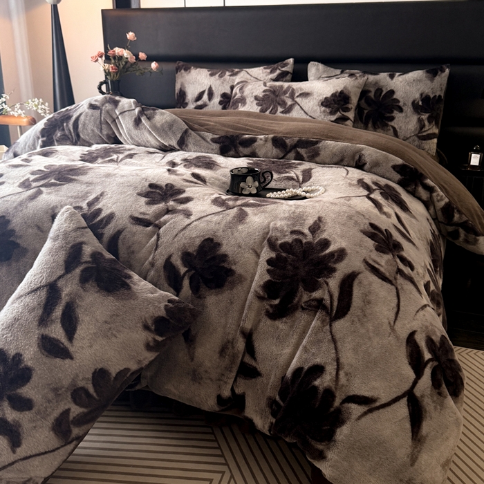 91家纺网 家纺一手货源 找家纺 （总）金盛皇朝家纺 2025新款加厚高克重兔毛牛奶绒美拉德色系床盖单件三件套四件套