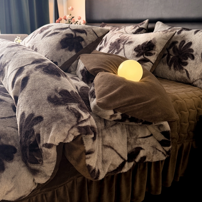 91家纺网 家纺一手货源 找家纺 （总）金盛皇朝家纺 2025新款加厚高克重兔毛牛奶绒美拉德色系床盖单件三件套四件套