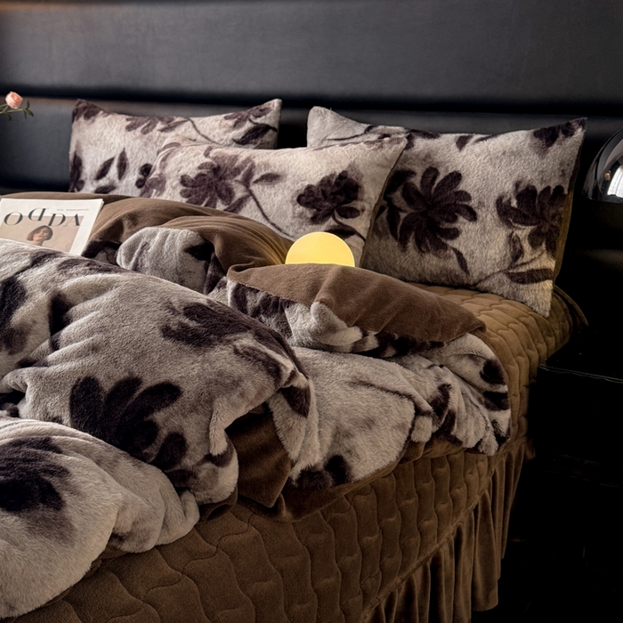 91家纺网 家纺一手货源 找家纺 （总）金盛皇朝家纺 2025新款加厚高克重兔毛牛奶绒美拉德色系床盖单件三件套四件套