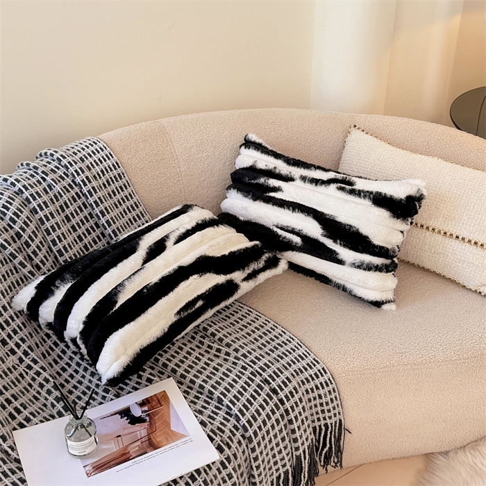 91家纺网 家纺一手货源 找家纺 梦舒羽 2025新款兔毛绒抱枕套法兰绒枕套宿舍枕芯套法莱绒30x50枕头套-抽条 兔毛绒抽条-梦幻墨白