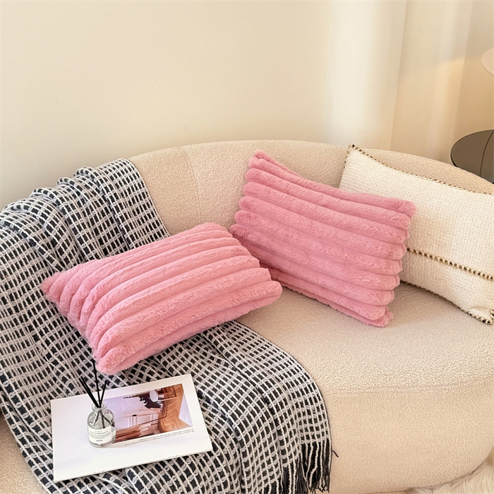 91家纺网 家纺一手货源 找家纺 梦舒羽 2025新款兔毛绒抱枕套法兰绒枕套宿舍枕芯套法莱绒30x50枕头套-抽条 兔毛绒抽条-云梦粉
