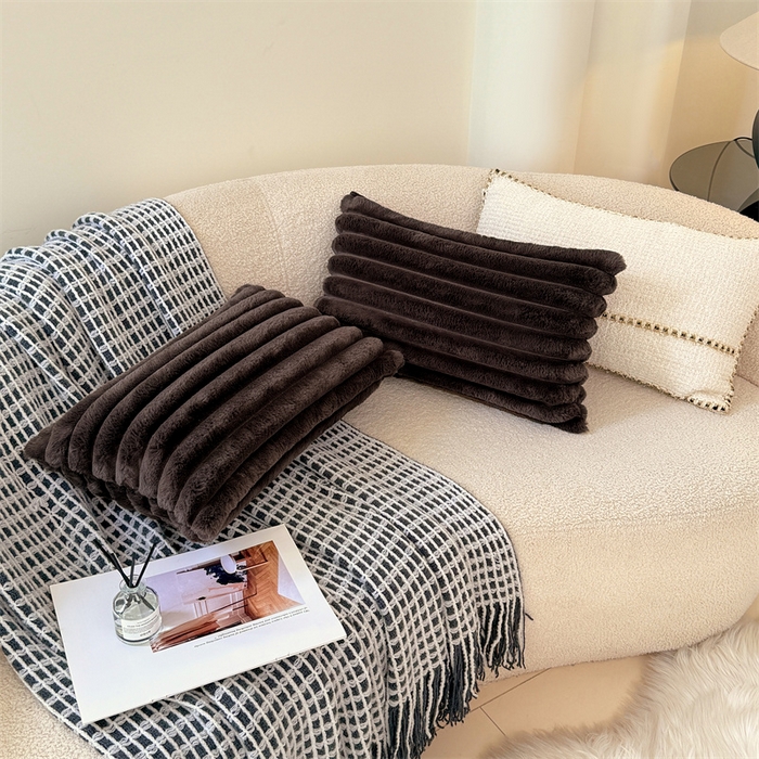 91家纺网 家纺一手货源 找家纺 梦舒羽 2025新款兔毛绒抱枕套法兰绒枕套宿舍枕芯套法莱绒30x50枕头套-抽条 兔毛绒抽条-咖啡色