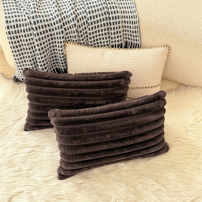 91家纺网 家纺一手货源 找家纺 梦舒羽 2025新款兔毛绒抱枕套法兰绒枕套宿舍枕芯套法莱绒30x50枕头套-抽条 兔毛绒抽条-咖啡色