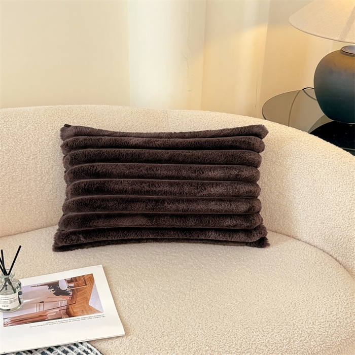 91家纺网 家纺一手货源 找家纺 梦舒羽 2025新款兔毛绒抱枕套法兰绒枕套宿舍枕芯套法莱绒30x50枕头套-抽条 兔毛绒抽条-咖啡色