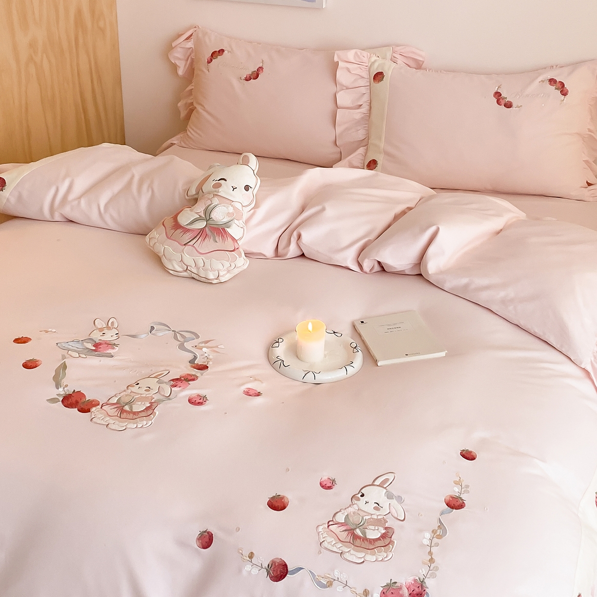 91家纺网 家纺一手货源 找家纺 （总）MIU缪家居 2025新款100支全棉磨毛四件套-草莓多多（控价368）