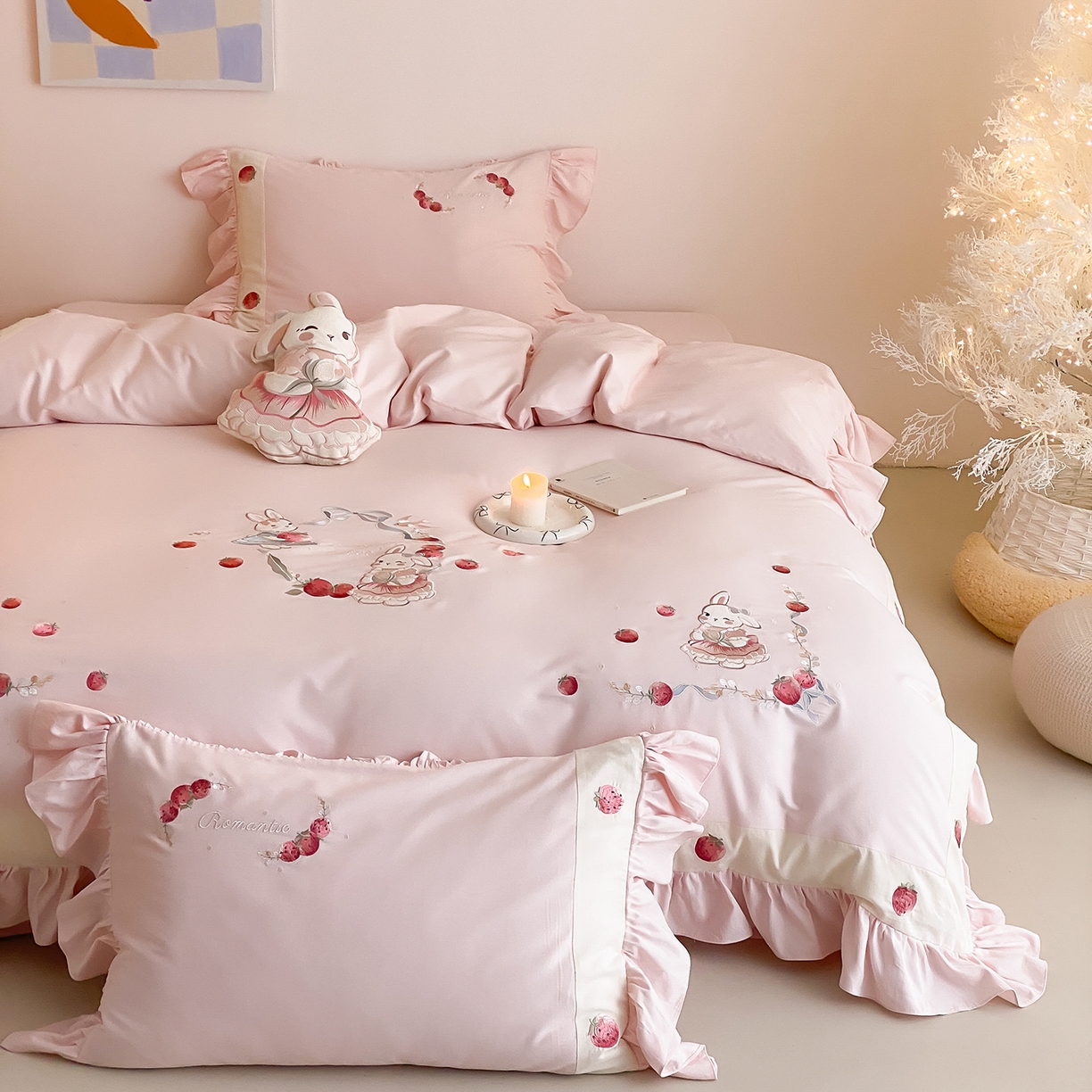 91家纺网 家纺一手货源 找家纺 MIU缪家居 2025新款100支全棉磨毛四件套-草莓多多（控价368） 草莓粉