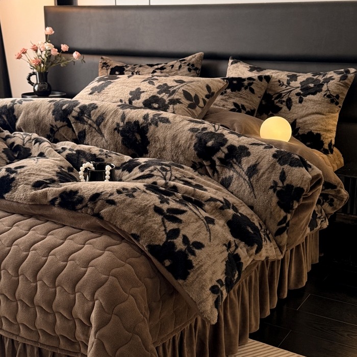 91家纺网 家纺一手货源 找家纺 （总）金盛皇朝家纺 2025新款加厚高克重兔毛牛奶绒美拉德色系床盖单件三件套四件套