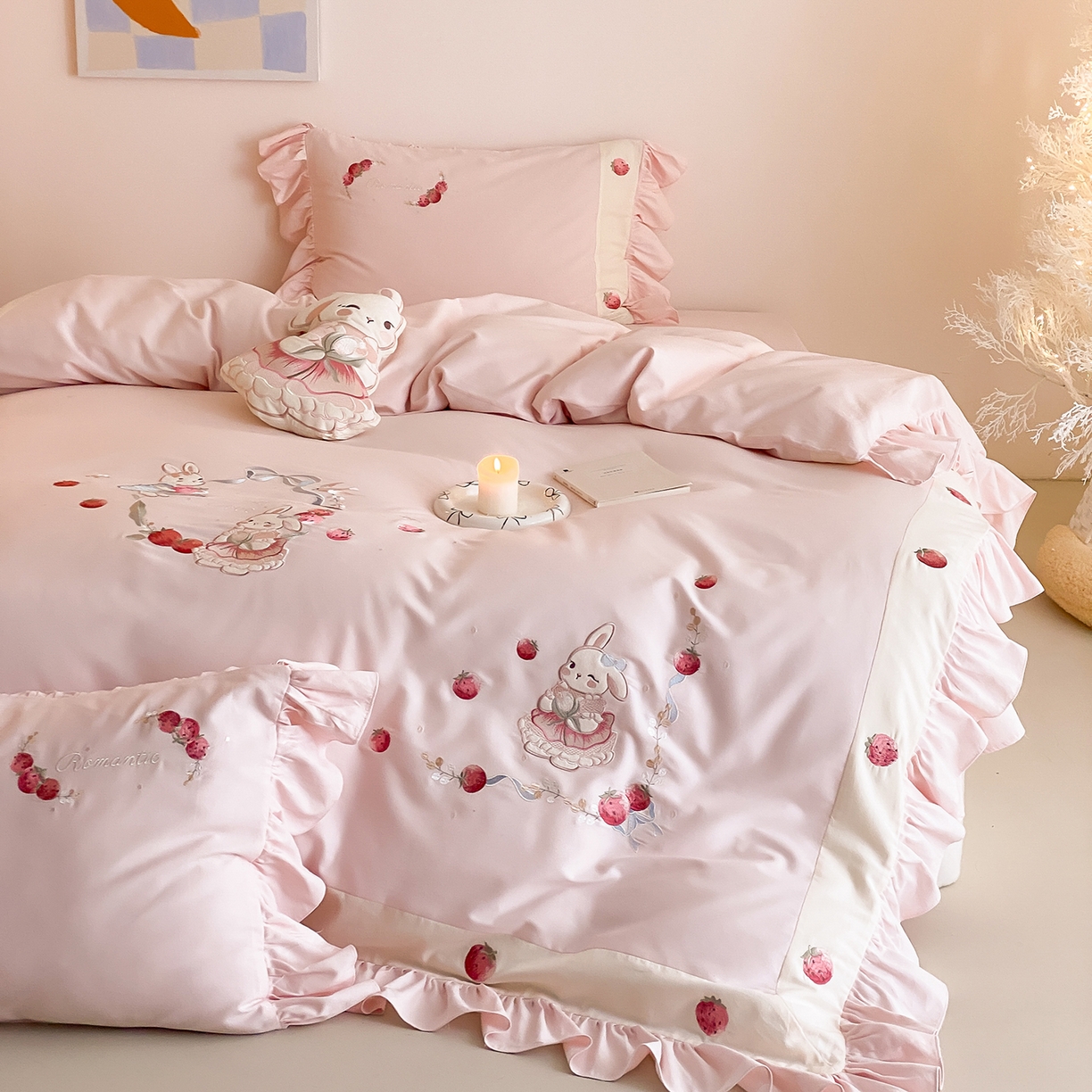 91家纺网 家纺一手货源 找家纺 MIU缪家居 2025新款100支全棉磨毛四件套-草莓多多（控价368） 草莓粉