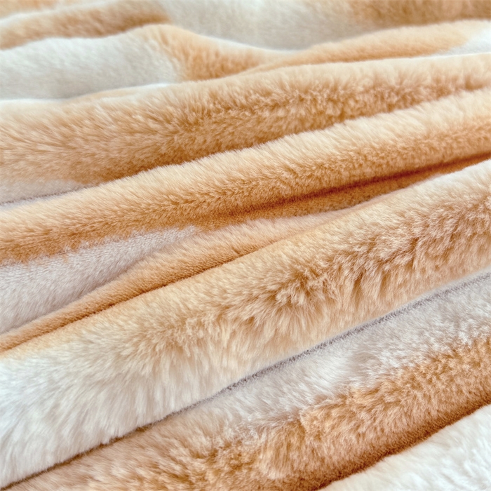 91家纺网 家纺一手货源 找家纺 梦舒羽 2025新款兔毛绒抱枕套法兰绒枕套宿舍枕芯套法莱绒枕头套-抽条 兔毛绒抽条-梦幻奶咖