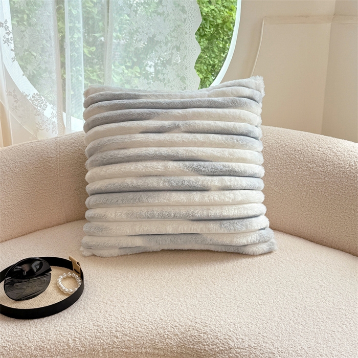 91家纺网 家纺一手货源 找家纺 梦舒羽 2025新款兔毛绒抱枕套法兰绒枕套宿舍枕芯套法莱绒枕头套-抽条 兔毛绒抽条-梦幻浅灰