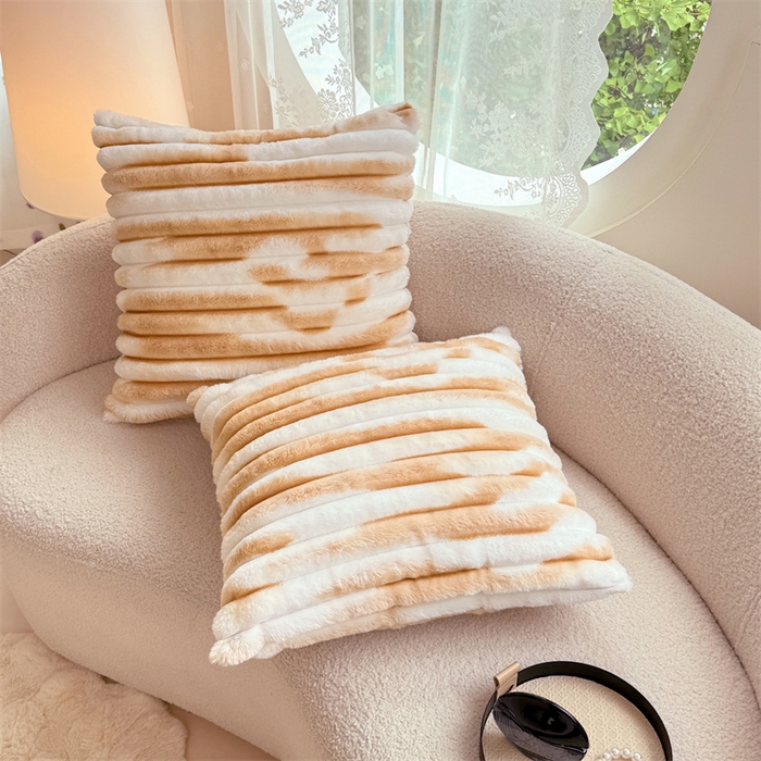 91家纺网 家纺一手货源 找家纺 梦舒羽 2025新款兔毛绒抱枕套法兰绒枕套宿舍枕芯套法莱绒枕头套-抽条 兔毛绒抽条-梦幻奶咖