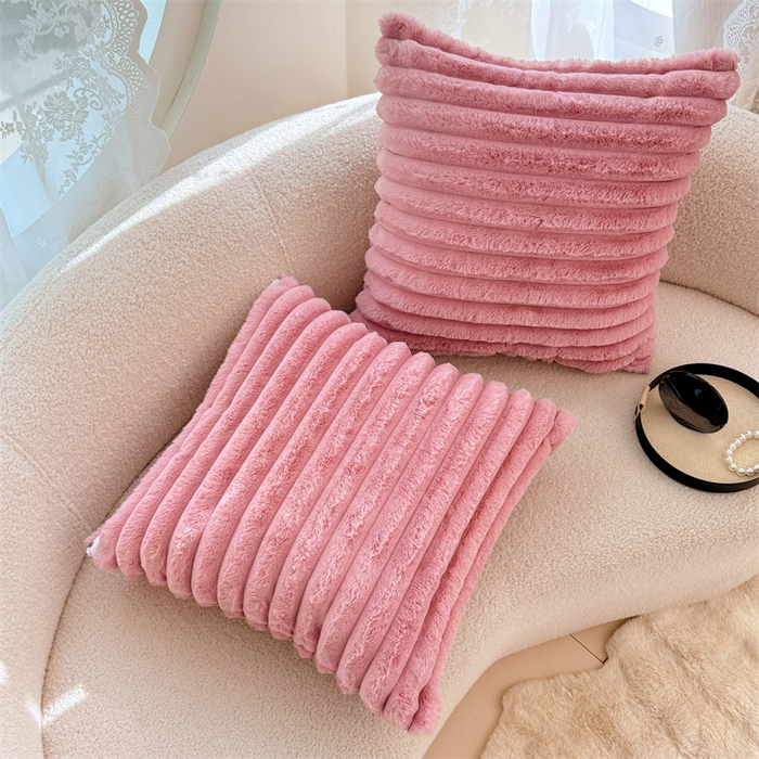 91家纺网 家纺一手货源 找家纺 梦舒羽 2025新款兔毛绒抱枕套法兰绒枕套宿舍枕芯套法莱绒枕头套-抽条 兔毛绒抽条-云梦粉