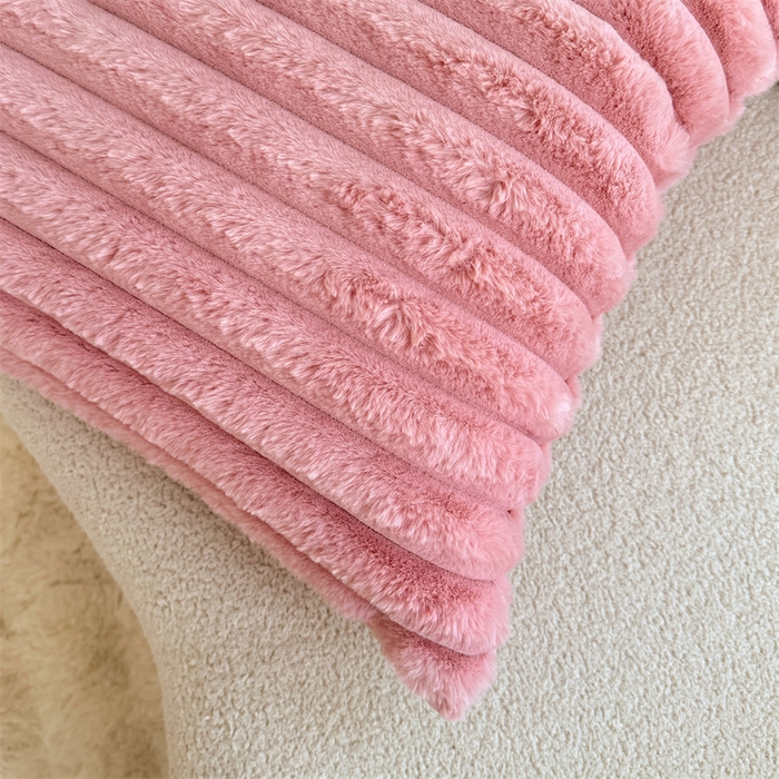 91家纺网 家纺一手货源 找家纺 梦舒羽 2025新款兔毛绒抱枕套法兰绒枕套宿舍枕芯套法莱绒枕头套-抽条 兔毛绒抽条-云梦粉