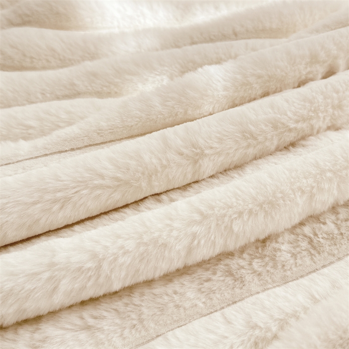 91家纺网 家纺一手货源 找家纺 梦舒羽 2025新款兔毛绒抱枕套法兰绒枕套宿舍枕芯套法莱绒枕头套-抽条 兔毛绒抽条-晨曦白