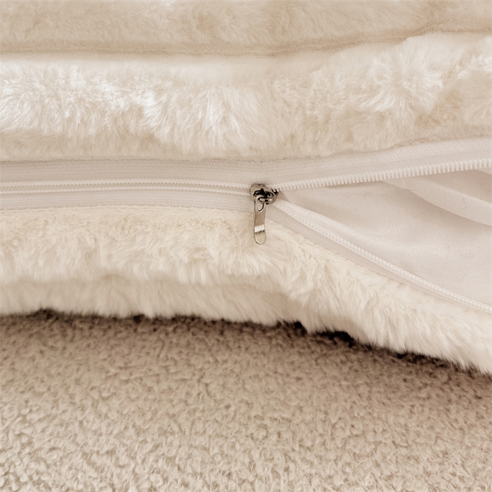 91家纺网 家纺一手货源 找家纺 梦舒羽 2025新款兔毛绒抱枕套法兰绒枕套宿舍枕芯套法莱绒枕头套-抽条 兔毛绒抽条-晨曦白