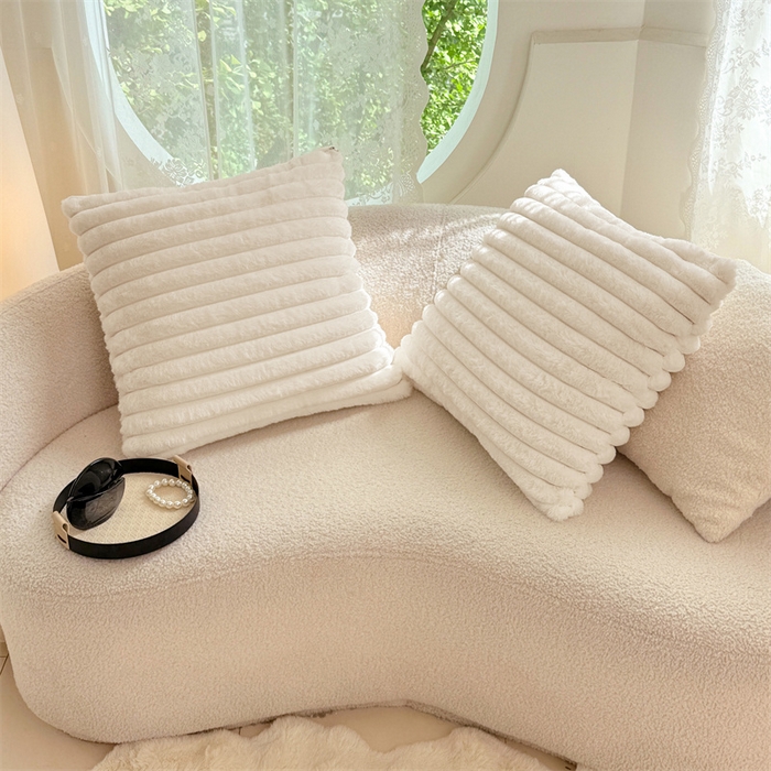 91家纺网 家纺一手货源 找家纺 梦舒羽 2025新款兔毛绒抱枕套法兰绒枕套宿舍枕芯套法莱绒枕头套-抽条 兔毛绒抽条-晨曦白