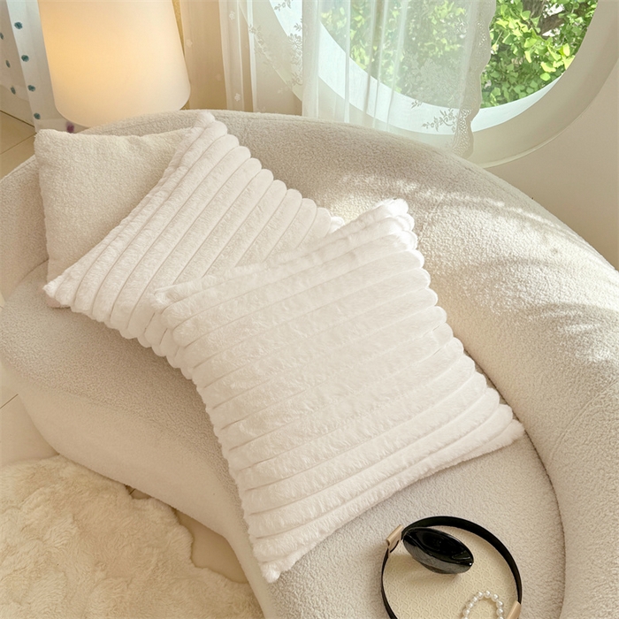 91家纺网 家纺一手货源 找家纺 梦舒羽 2025新款兔毛绒抱枕套法兰绒枕套宿舍枕芯套法莱绒枕头套-抽条 兔毛绒抽条-晨曦白