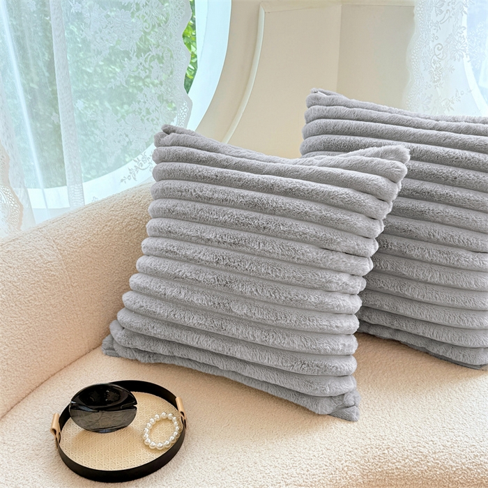 91家纺网 家纺一手货源 找家纺 梦舒羽 2025新款兔毛绒抱枕套法兰绒枕套宿舍枕芯套法莱绒枕头套-抽条 兔毛绒抽条-烟雨灰