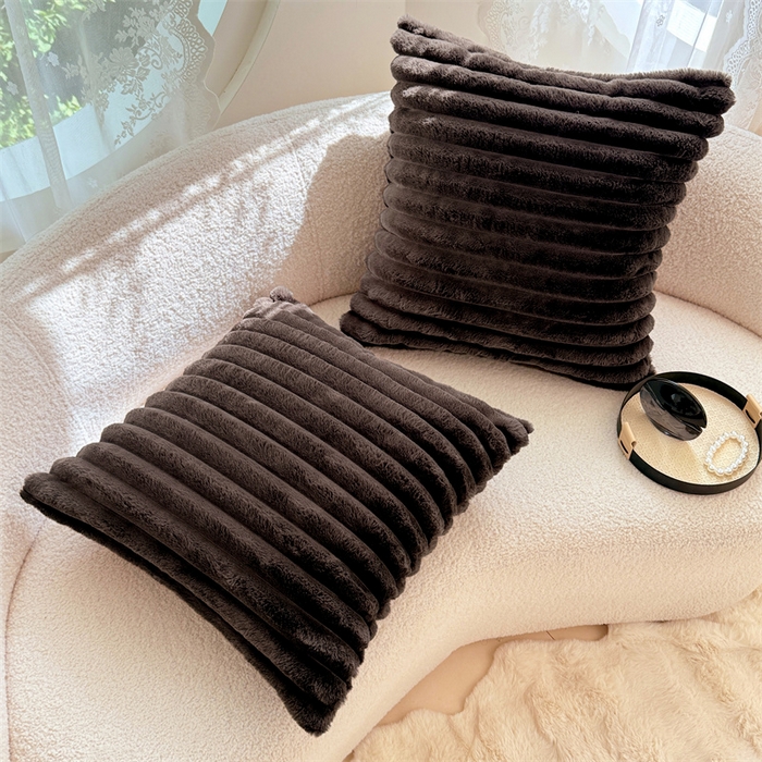 91家纺网 家纺一手货源 找家纺 梦舒羽 2025新款兔毛绒抱枕套法兰绒枕套宿舍枕芯套法莱绒枕头套-抽条 兔毛绒抽条-咖啡色