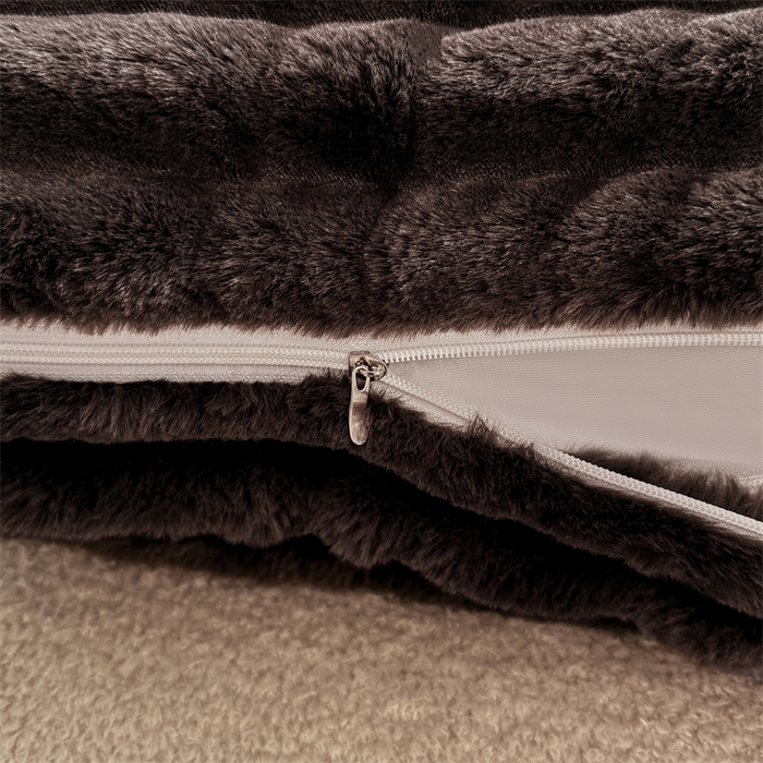 91家纺网 家纺一手货源 找家纺 梦舒羽 2025新款兔毛绒抱枕套法兰绒枕套宿舍枕芯套法莱绒枕头套-抽条 兔毛绒抽条-咖啡色