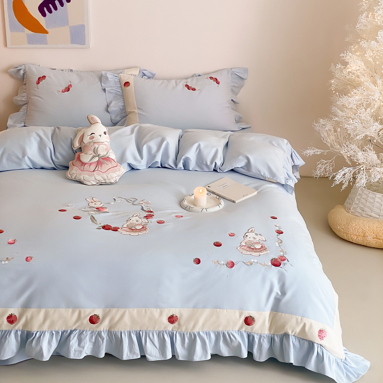 91家纺网 家纺一手货源 找家纺 MIU缪家居 2025新款100支全棉磨毛四件套-草莓多多（控价368） 奶油蓝