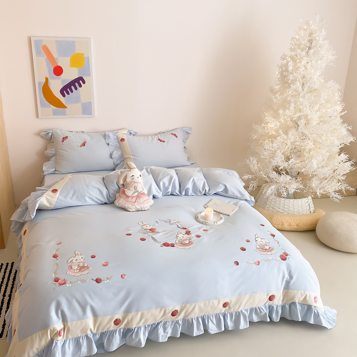 91家纺网 家纺一手货源 找家纺 MIU缪家居 2025新款100支全棉磨毛四件套-草莓多多（控价368） 奶油蓝