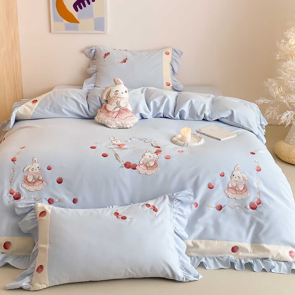 91家纺网 家纺一手货源 找家纺 MIU缪家居 2025新款100支全棉磨毛四件套-草莓多多（控价368） 奶油蓝