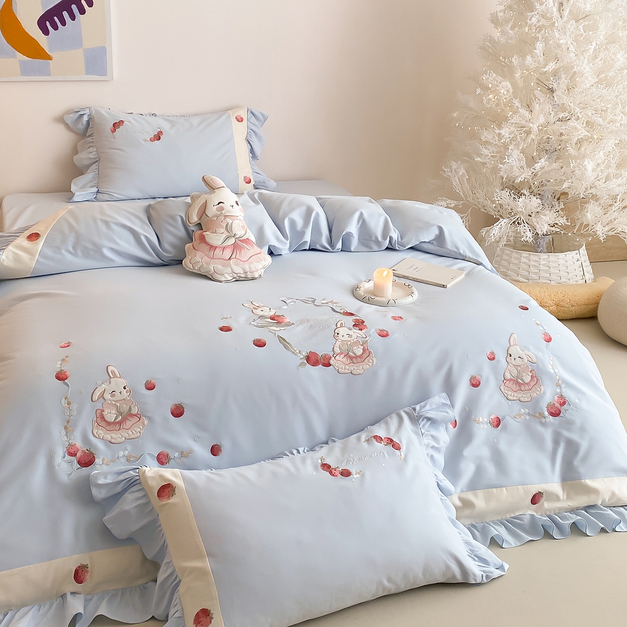 91家纺网 家纺一手货源 找家纺 MIU缪家居 2025新款100支全棉磨毛四件套-草莓多多（控价368） 奶油蓝