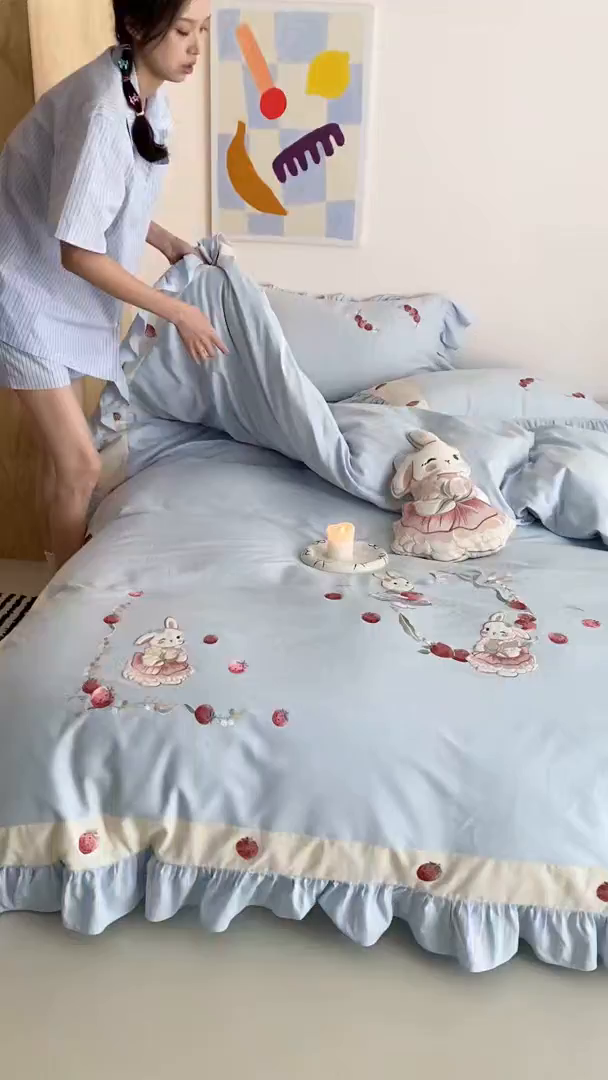 91家纺网 家纺一手货源 找家纺 MIU缪家居 2025新款100支全棉磨毛四件套-草莓多多（控价368） 奶油蓝