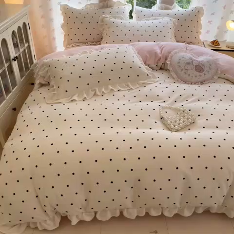 91家纺网 家纺一手货源 找家纺 慕澄家居 2025新款花边款牛奶绒印花四件套 花边款-浪漫波点