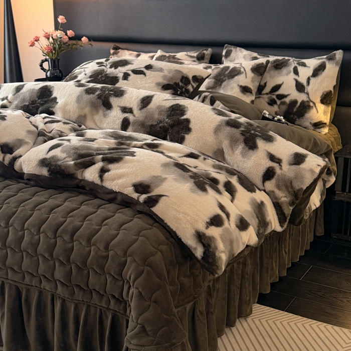 91家纺网 家纺一手货源 找家纺 （总）金盛皇朝家纺 2025新款加厚高克重兔毛牛奶绒美拉德色系床盖单件三件套四件套