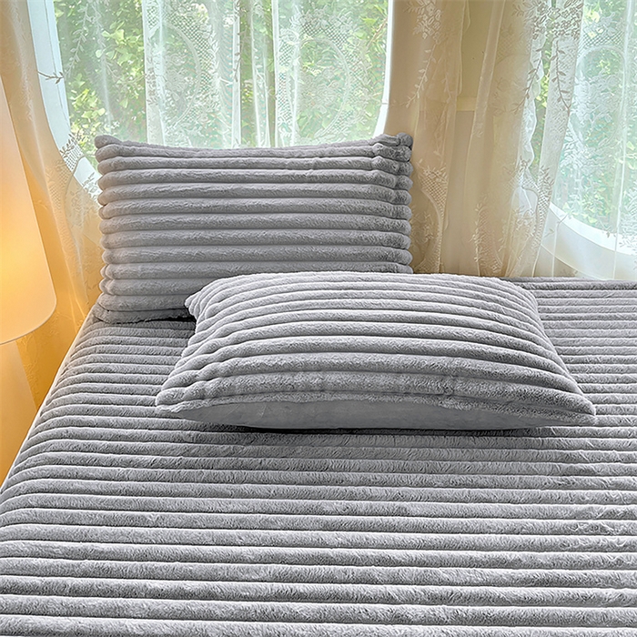 91家纺网 家纺一手货源 找家纺 梦舒羽 2025新款兔毛绒枕套宿舍枕芯套单人48x74cm法兰绒法莱绒枕头套-抽条 兔毛绒抽条-烟雨灰