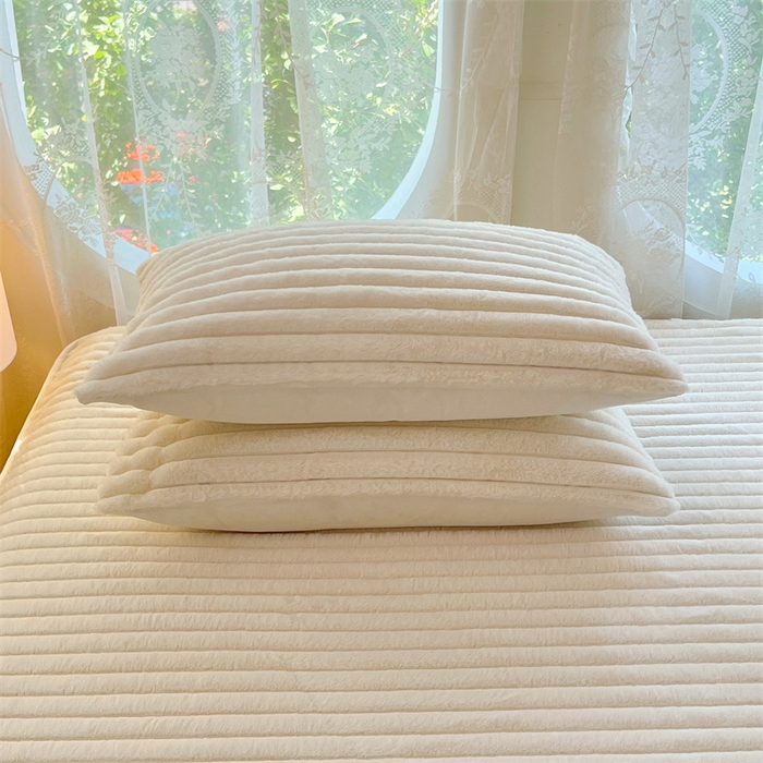 91家纺网 家纺一手货源 找家纺 梦舒羽 2025新款兔毛绒床笠床垫法兰绒保护套牛奶绒席梦思法莱绒床垫套-抽条 兔毛绒抽条-晨曦白