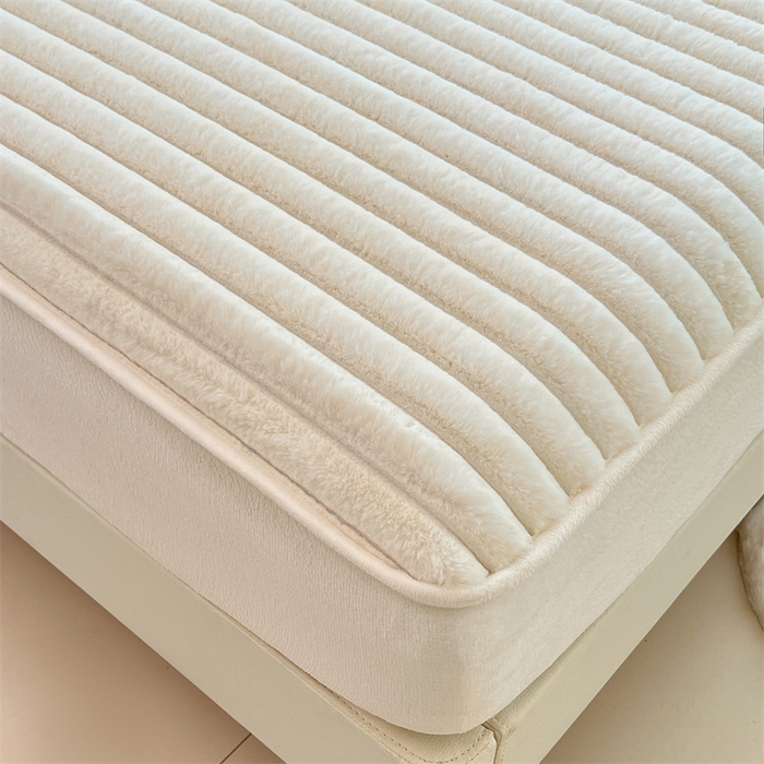 91家纺网 家纺一手货源 找家纺 梦舒羽 2025新款兔毛绒床笠床垫法兰绒保护套牛奶绒席梦思法莱绒床垫套-抽条 兔毛绒抽条-晨曦白