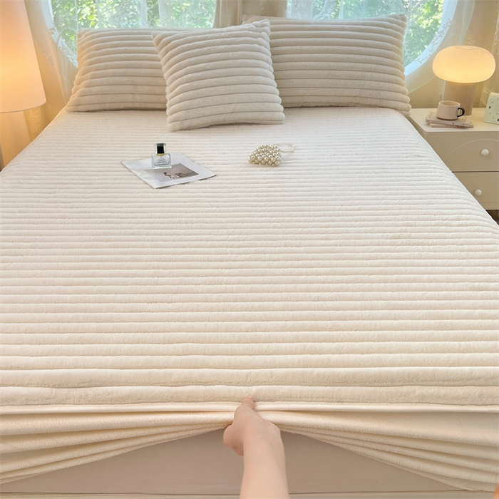 91家纺网 家纺一手货源 找家纺 梦舒羽 2025新款兔毛绒床笠床垫法兰绒保护套牛奶绒席梦思法莱绒床垫套-抽条 兔毛绒抽条-晨曦白