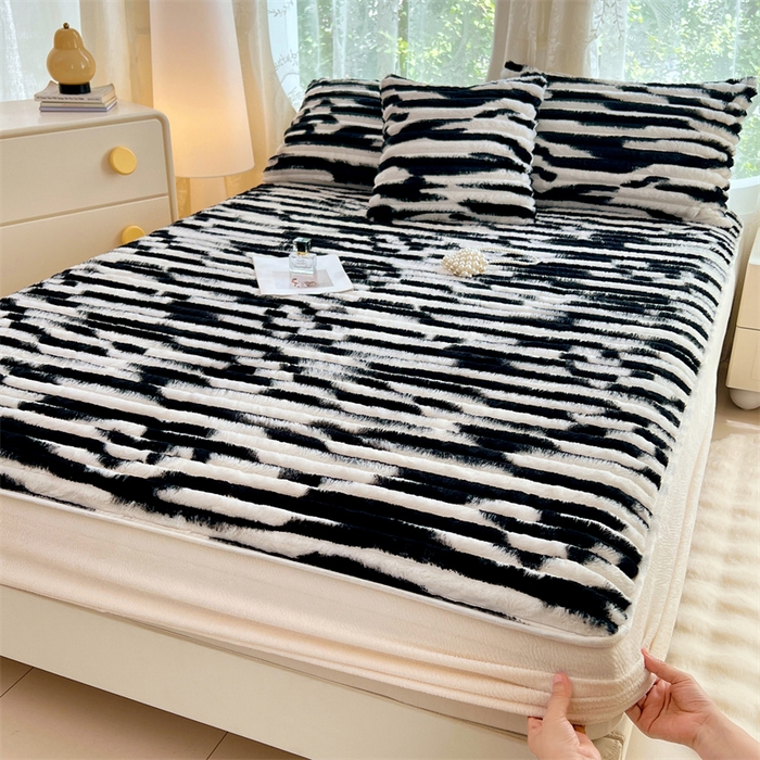 91家纺网 家纺一手货源 找家纺 梦舒羽 2025新款兔毛绒床笠床垫法兰绒保护套牛奶绒席梦思法莱绒床垫套-抽条 兔毛绒抽条-梦幻墨白