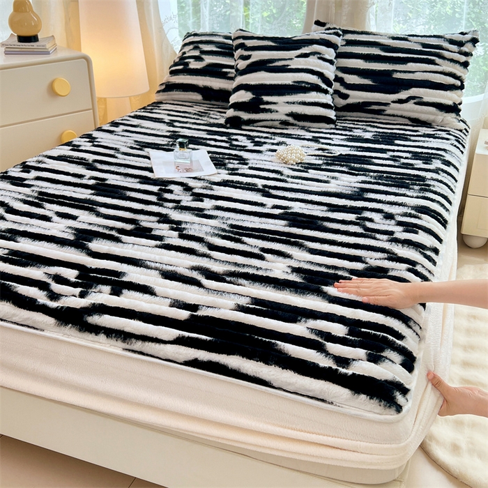 91家纺网 家纺一手货源 找家纺 梦舒羽 2025新款兔毛绒床笠床垫法兰绒保护套牛奶绒席梦思法莱绒床垫套-抽条 兔毛绒抽条-梦幻墨白