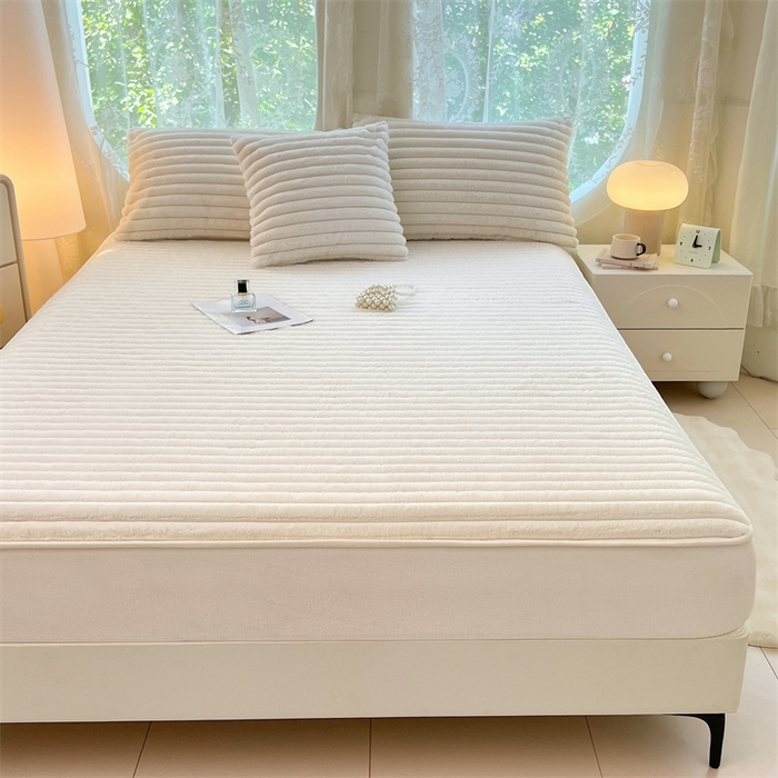 91家纺网 家纺一手货源 找家纺 梦舒羽 2025新款兔毛绒床笠床垫法兰绒保护套牛奶绒席梦思法莱绒床垫套-抽条 兔毛绒抽条-晨曦白