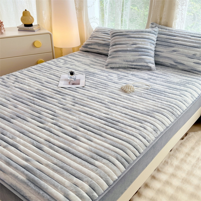 91家纺网 家纺一手货源 找家纺 梦舒羽 2025新款兔毛绒床笠床垫法兰绒保护套牛奶绒席梦思法莱绒床垫套-抽条 兔毛绒抽条-梦幻浅灰