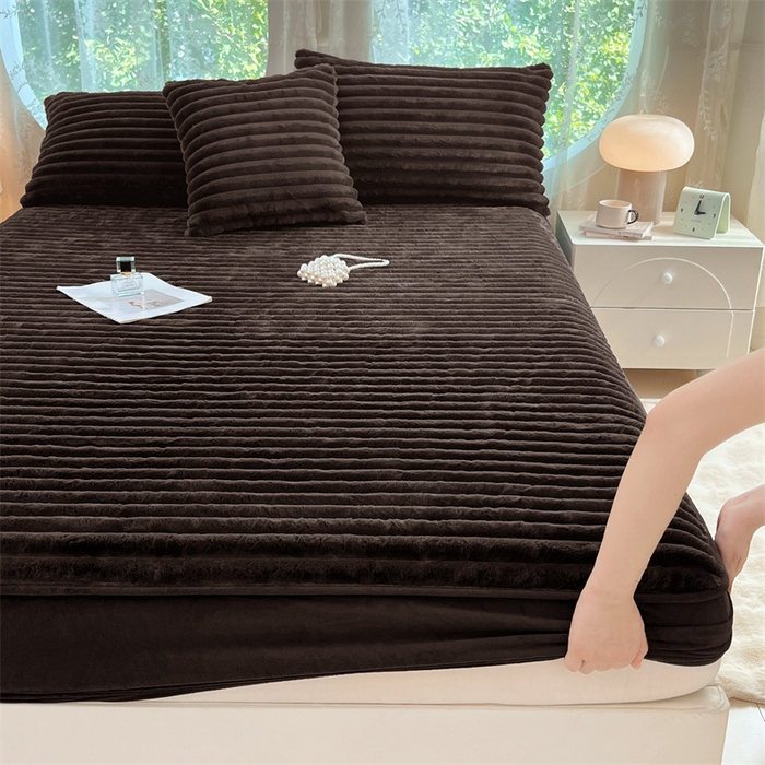 91家纺网 家纺一手货源 找家纺 梦舒羽 2025新款兔毛绒床笠床垫法兰绒保护套牛奶绒席梦思法莱绒床垫套-抽条 兔毛绒抽条-咖啡色