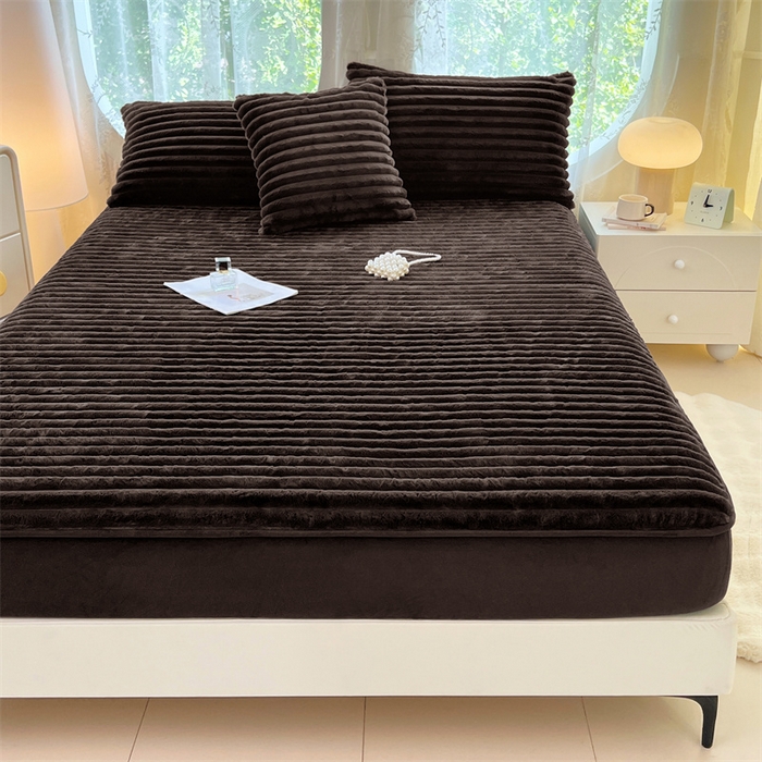 91家纺网 家纺一手货源 找家纺 梦舒羽 2025新款兔毛绒床笠床垫法兰绒保护套牛奶绒席梦思法莱绒床垫套-抽条 兔毛绒抽条-咖啡色